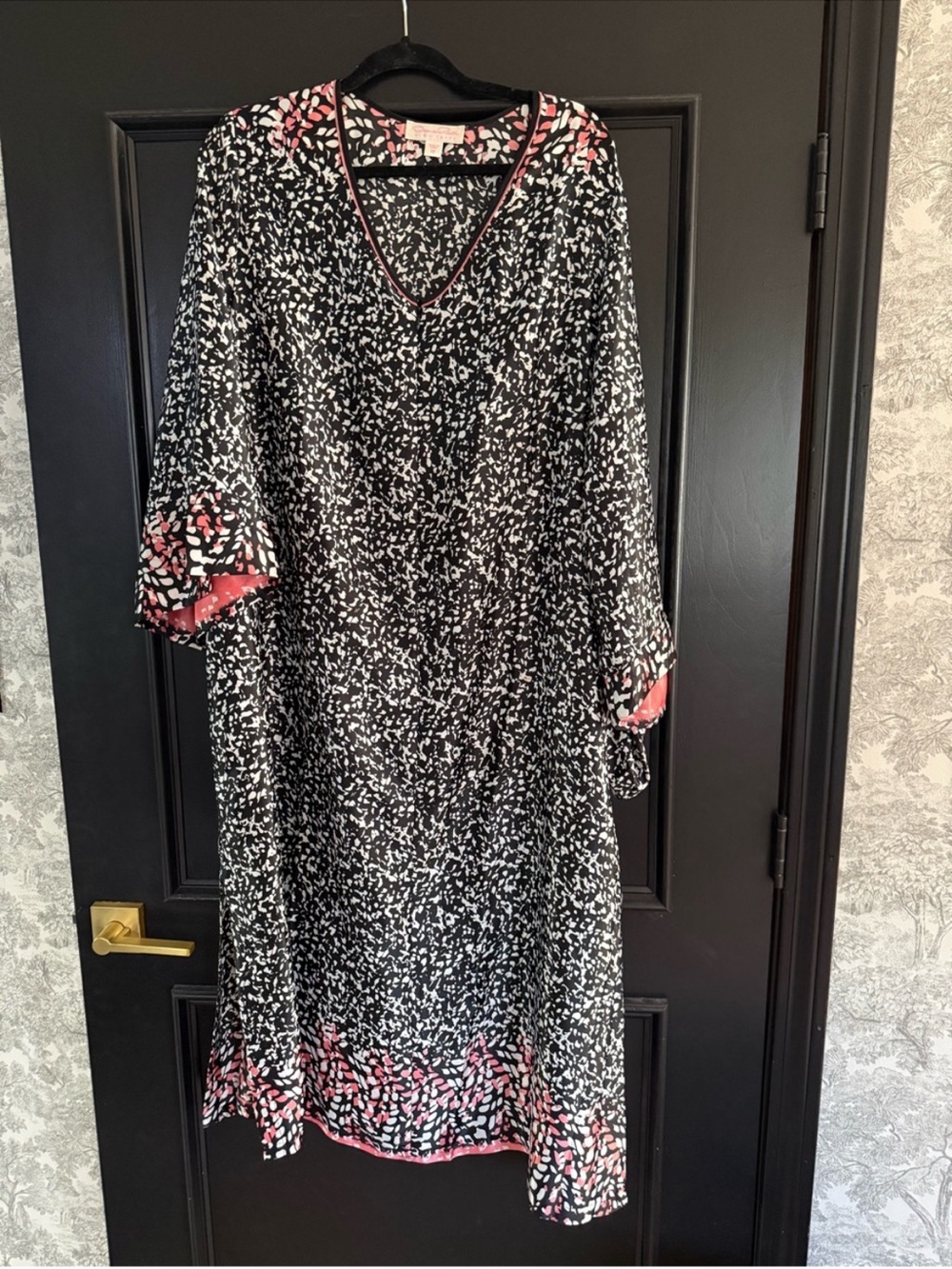 Oscar de la Renta Black, White and Pink V-Neck Long Sleeve Dress